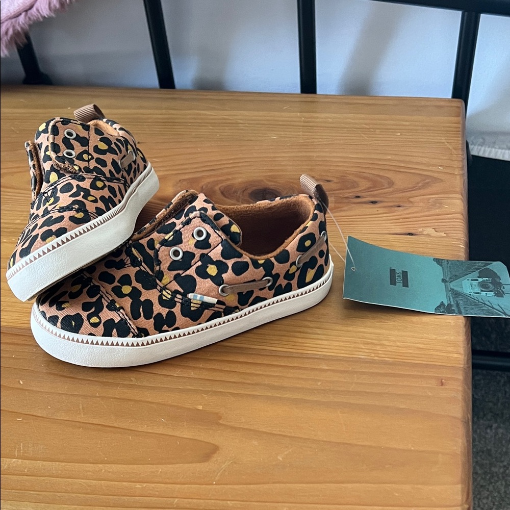 Toms Kids Sneakers in Leopard Print